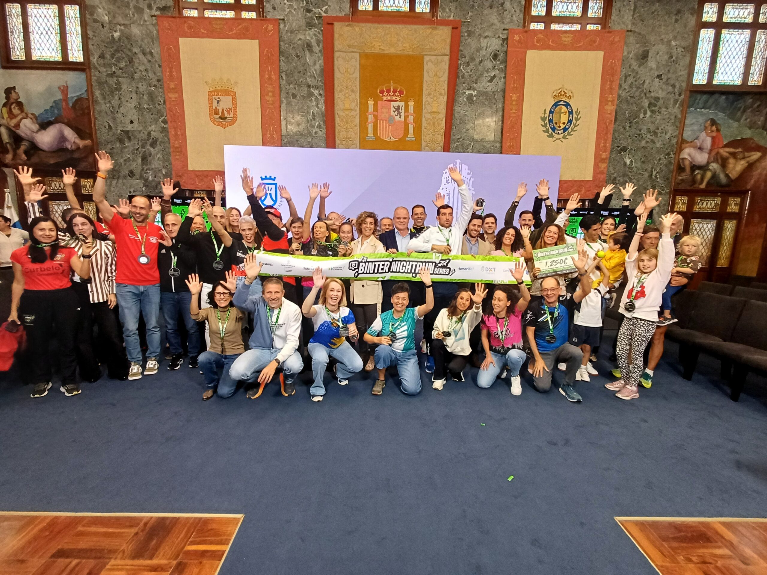 La Binter NightRun Santa Cruz de Tenerife 2026 entrega sus trofeos por categorías